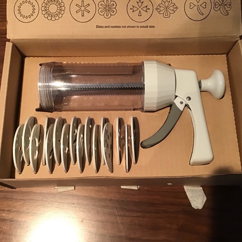 NEW The Pampered Chef Cookie Press Original #1525 White 16 Discs‎ Damaged Box
